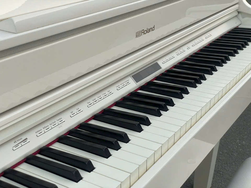 Cận cảnh ROLAND GP-607 PW (USED) tại Piano House